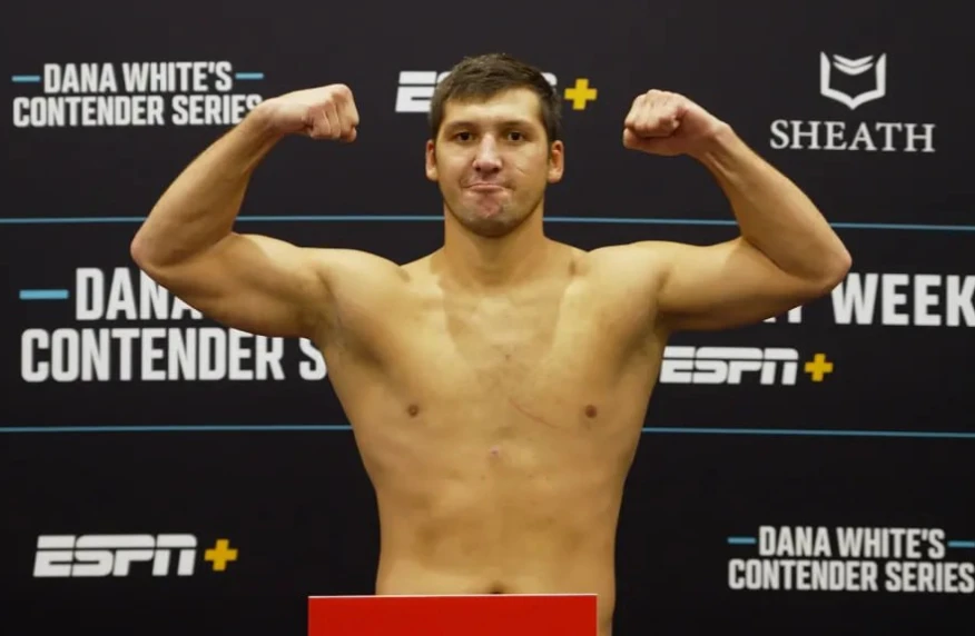 Дияр Нургожай прошел процедуру взвешивания перед боем за контракт UFC Дияр Нургожай прошел процедуру взвешивания перед боем за контракт UFC