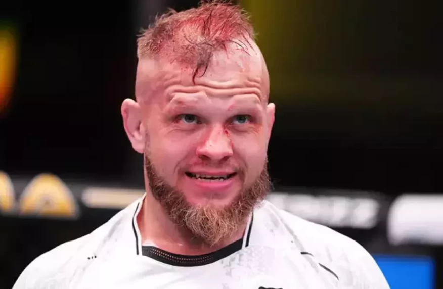 UFC турнирінің басты жекпе-жегі тұншықтырумен аяқталды UFC турнирінің басты жекпе-жегі тұншықтырумен аяқталды