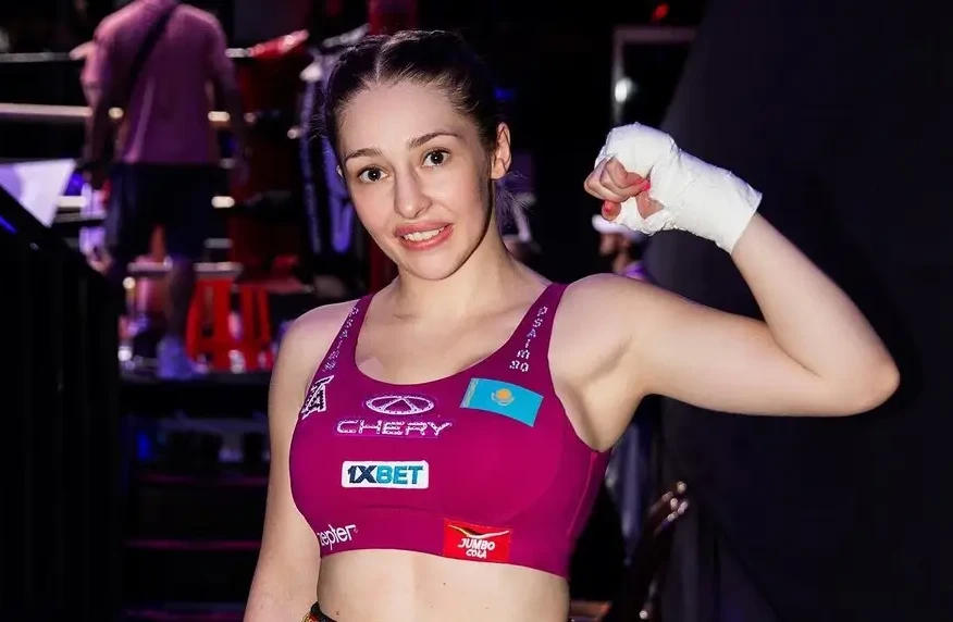 Ангелина Лукас будет драться за два пояса чемпионки мира Ангелина Лукас будет драться за два пояса чемпионки мира