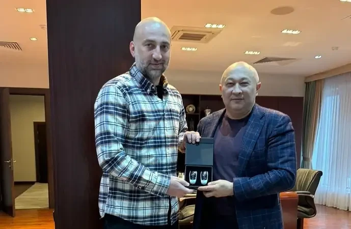 Адилет Барменкулов высказался о будущем Магомеда Адиева в сборной Казахстана Адилет Барменкулов высказался о будущем Магомеда Адиева в сборной Казахстана