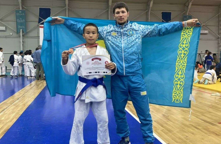 Тренер-украинец по дзюдо из Степногорска прививает своим ученикам любовь к казахскому языку Тренер-украинец по дзюдо из Степногорска прививает своим ученикам любовь к казахскому языку