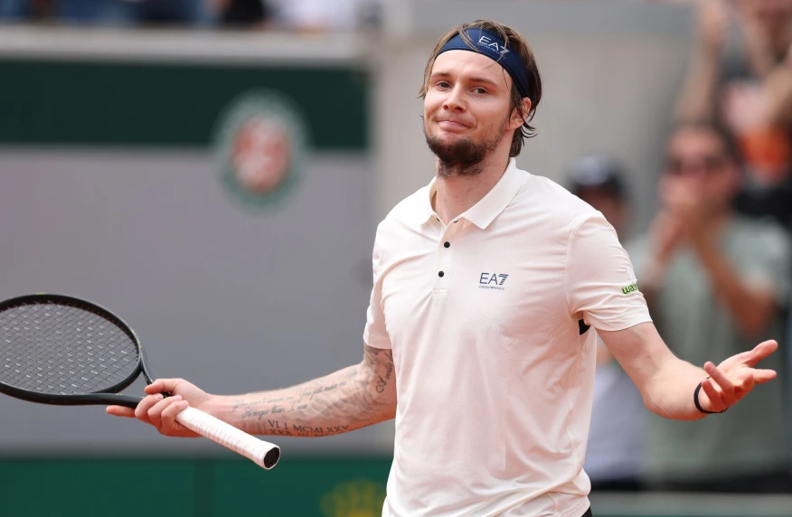 Александр Бублик — Halle Open турнирінің жартылай финалында! Александр Бублик — Halle Open турнирінің жартылай финалында!
