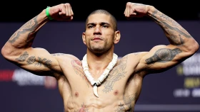 Перейра нокаутировал Хилла на UFC 300, защитив чемпионский титул