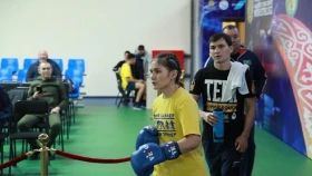 «Вернулась в бокс за мечтой». Чемпионка Казахстана возобновила карьеру после рождения пятерых детей и тренируется под руководством своего мужа — участника Олимпиады