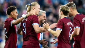 Холанд летит в Алматы