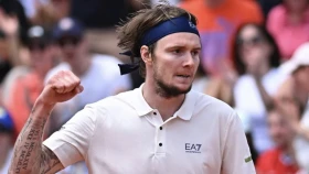 Александр Бублик совершил камбек и вышел в третий круг «Ролан Гаррос»