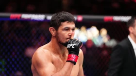 Экс-боец казахстанских лиг Рузибоев нокаутом выиграл свой четвертый бой в UFC