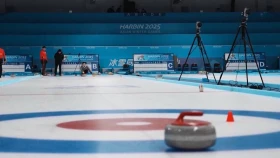 Мужская сборная по керлингу стартовала с победы на Азиаде