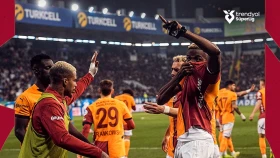 Дубль Осимхена принес «Галатасараю» выездную победу (видео)