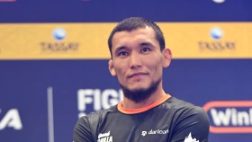 Әліби Ыдырыс қарсыласын бірінші раундта нокаутқа жіберді (видео)