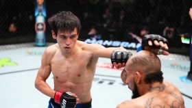 Азат Максум о первом поражении в UFC: Прошу прощения