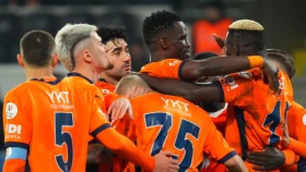 «Башакшехир» одержал крупную победу дома (видео)