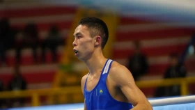 Сәкен Бибосынов алғашқы жекпе-жегінде жеңіске жетті