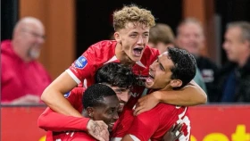 Десять мячей было забито в игре АЗ – «Херенвен» (видео)