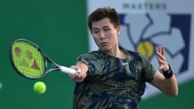 Бейбіт Жұқаев Шанхай турнирінің ширек финалына шықты