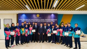 Министр Ербол Мырзабосынов жас боксшыларды марапаттады