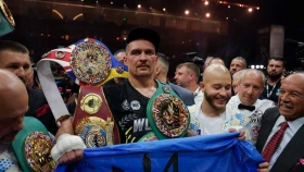 Александр Усик добровольно отказался от пояса IBF