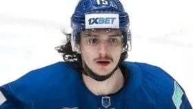 Нападающий сборной Казахстана по хоккею дебютировал в европейском клубе