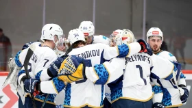 «Барыс» разгромил «Авангард»