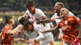 «Галатасарай» Түркияда Сане алғашқы голын соққан матчта «Кайсериспорды» ірі есеппен жеңді (видео)