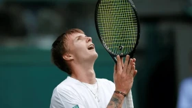 Бублик проиграл в первом круге турнира в Роттердаме