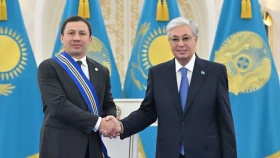 Қазақстан Президенті Геннадий Головкинді І дәрежелі «Барыс» орденімен марапаттады