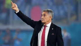 Гюнеш алғашқы жеңісіне жете ала ма? «Газиантеп» пен «Трабзонспор» матчын қайдан және нешеде көруге болады?