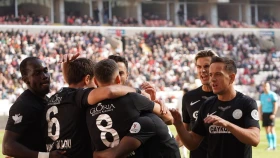 Покинет ли бывший клуб Лории и Смакова зону вылета? Где и во сколько смотреть матч Ризеспор – Трабзонспор