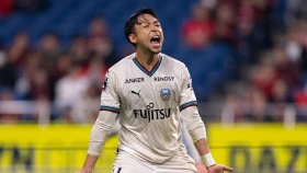 «Кавасаки» в погоне за лидером (видео)