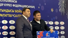 Кайпанову и Жадыраеву подарили квартиры