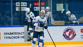 Казахстанец Оразов признан лучшим защитником недели в МХЛ