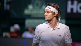 Александр Бублик вышел в четвертьфинал «Мастерса» в Париже