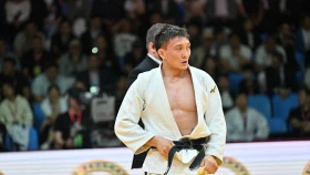 Есет Қуанов Олимпиада чемпионына есе жіберіп, жарыста өнер көрсетуін аяқтады