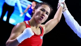 Жайна Шекербекова с разгромом вышла в полуфинал чемпионата Казахстана по боксу (видео)