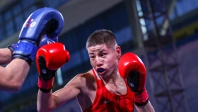 Қазақстандық боксшы қарсыласын нокаутқа жіберіп, Азия чемпионатының ширек финалына шықты