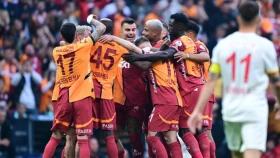 «Галатасарай» в 25-й раз стал чемпионом Турции (видео)