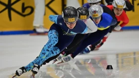 Казахстанские шорт-трекисты завоевали две золотые медали на соревнованиях в Италии