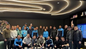 Геннадий Головкин қазақстандық боксшылармен кездесті