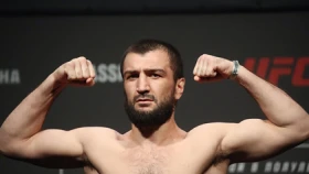 Нурмагомедов Каспий теңізінде батып бара жатқан әйелді құтқарды