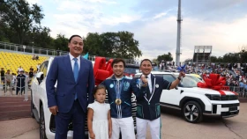 Стало известно, как Елдос Сметов распорядился подарками за победу на Олимпиаде