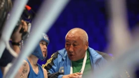 Басын қорғауды да білмейді: танымал бапкер қазақ боксшыларының кемшілігін айтты