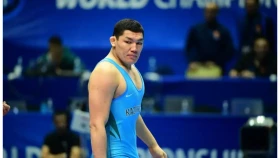 Әлішер Ерғали боз кілемде Қытайдағы қазақ балуанымен Олимпиада жолдамасына таласады