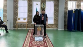 Қоян-қолтық ұрыстан үш дүркін әлем чемпионы Сора Рахмонова жолдасымен бірге референдумда дауыс берді