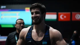 Евлоев вышел в полуфинал чемпионата Азии по борьбе
