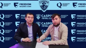 Ринат Алюетов подписал контракт с «Каспием»