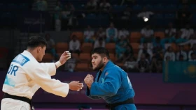 Два казахстанца будут бороться за бронзу чемпионата Азии