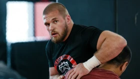 Дамир Исмағұлов Резников туралы: Артемнің күресі өте мықты, бірақ UFC деңгейінде бәсекеге қабілетті болу үшін оған жеке бапкер қажет