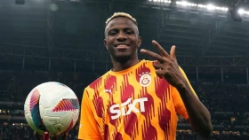 Хет-трик Осимхена помог «Галатасараю» одержать уверенную победу (видео)