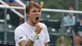 Александр Бублик стартовал на АТР в Париже