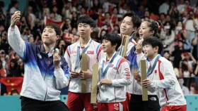 Теннисисты из Южной и Северной Кореи сделали совместное селфи на церемонии награждения Олимпиады